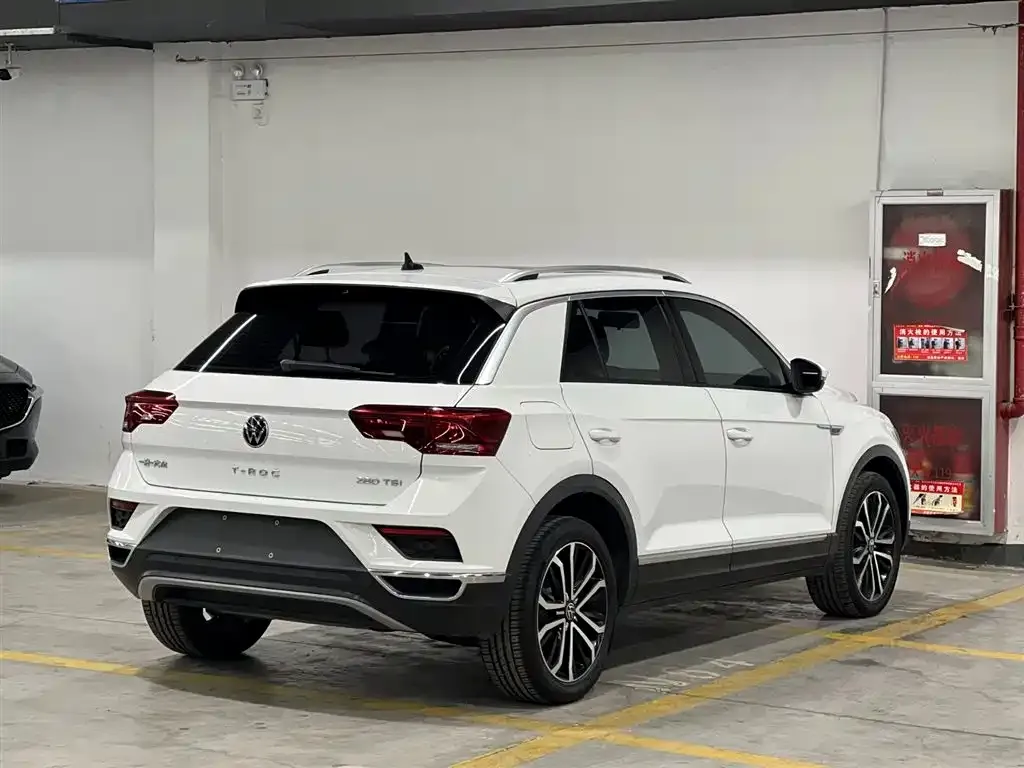 Volkswagen T-Roc — фото 9