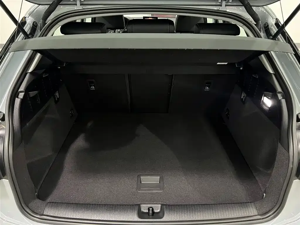 Audi Q2L 2023 из CN, фото 10