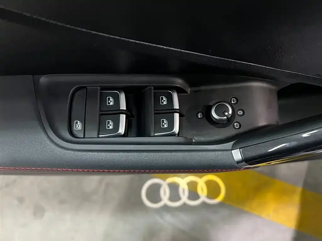 Audi Q2L 2023 из CN, фото 2