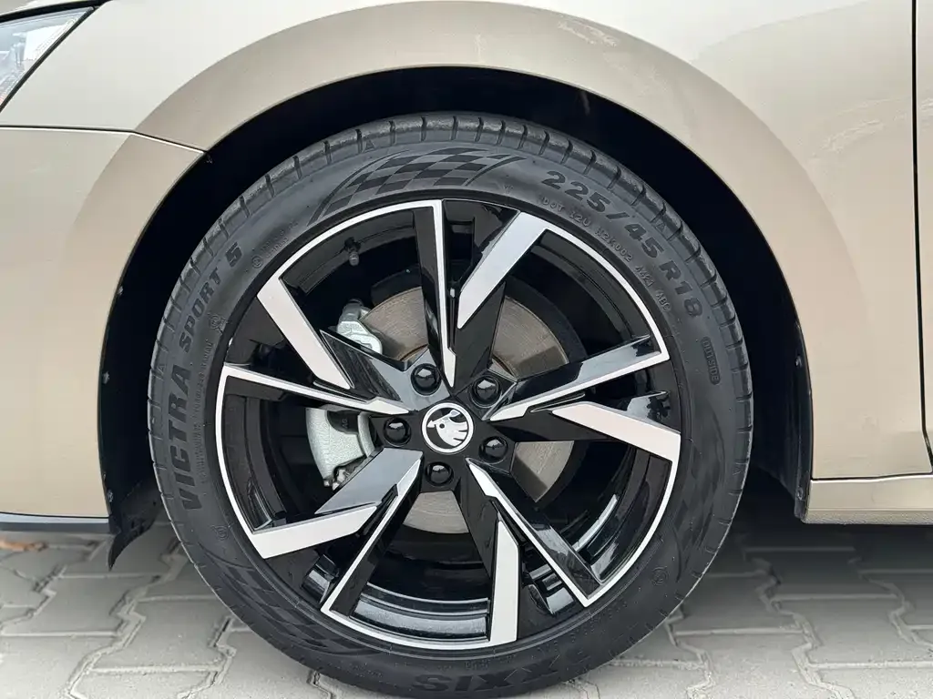 Skoda Octavia — фото 3