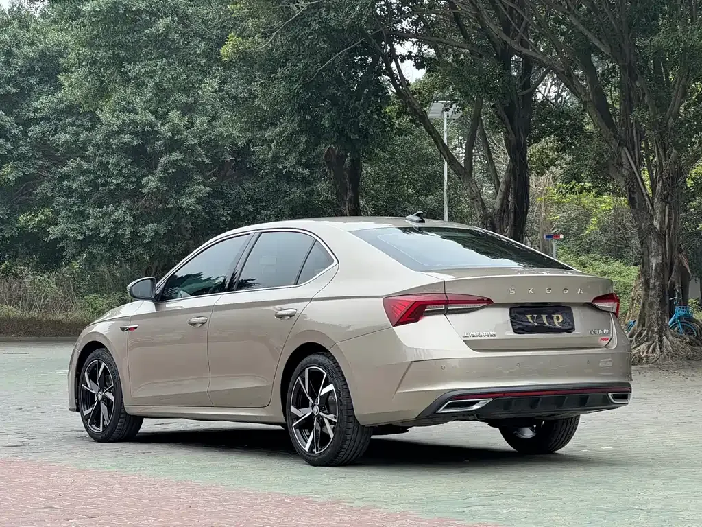 Skoda Octavia — фото 9