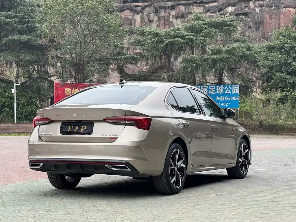 Skoda Octavia — фото 8