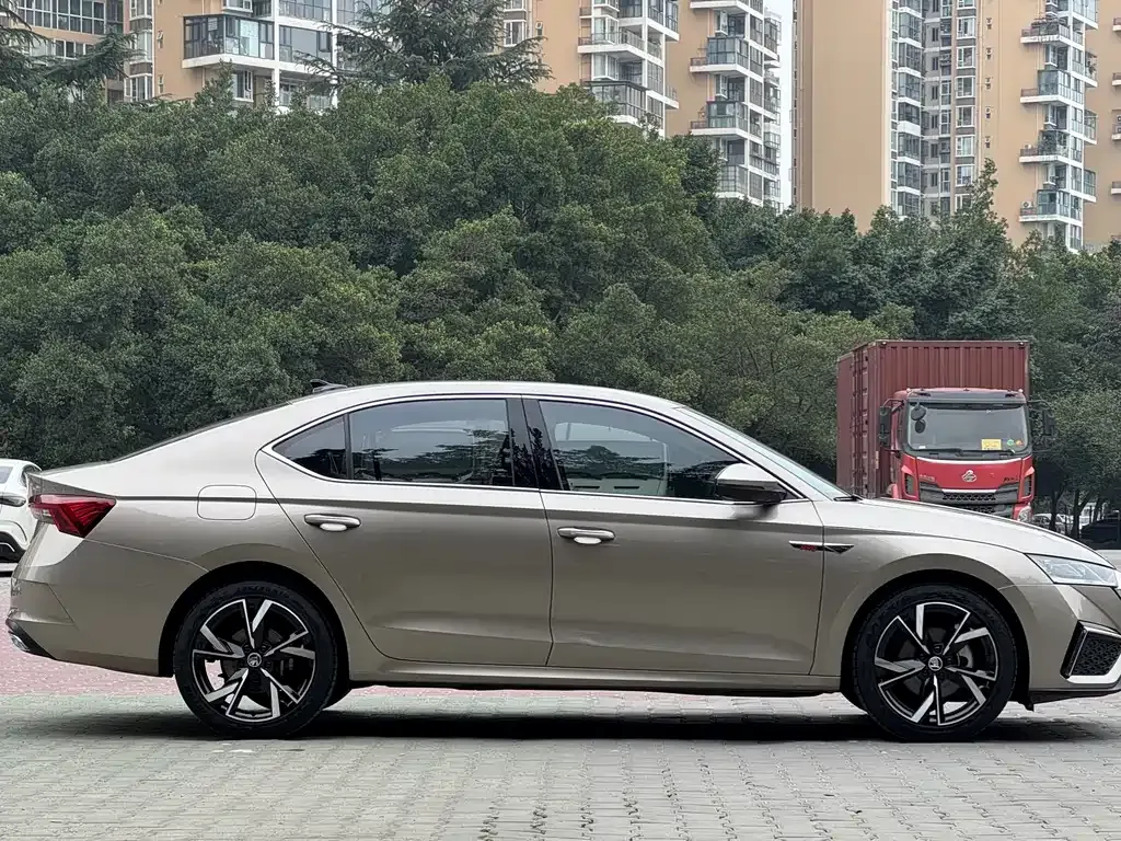 Skoda Octavia — фото 5