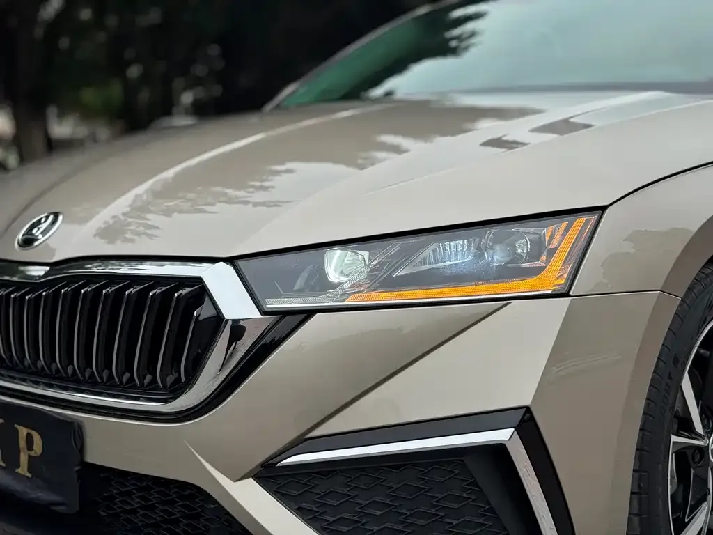 Skoda Octavia — фото 2