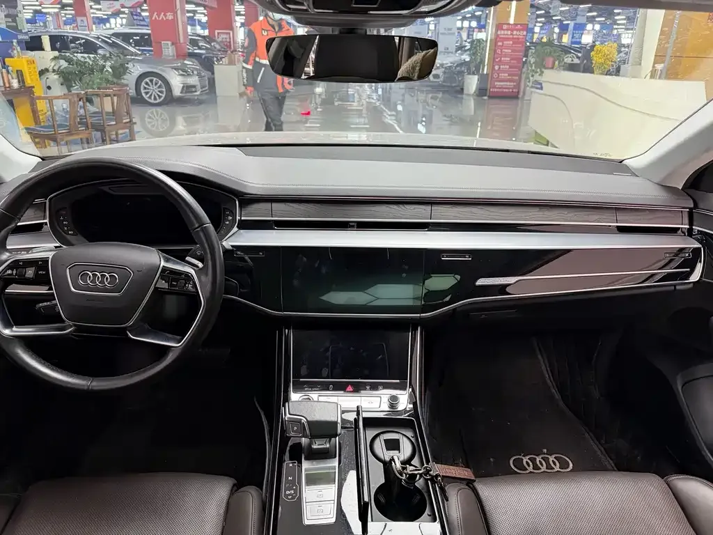 Audi A8 — фото 10
