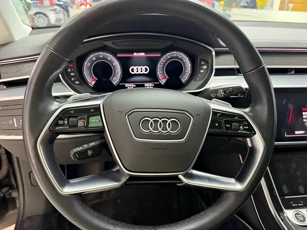 Audi A8 — фото 8
