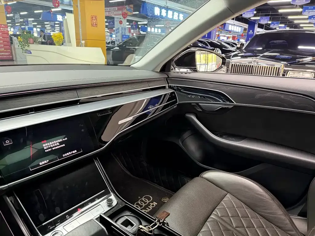 Audi A8 — фото 6