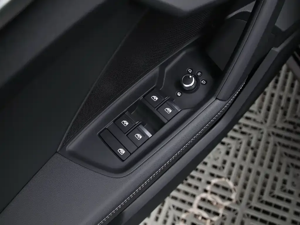 Audi A3 2023 из CN, фото 2