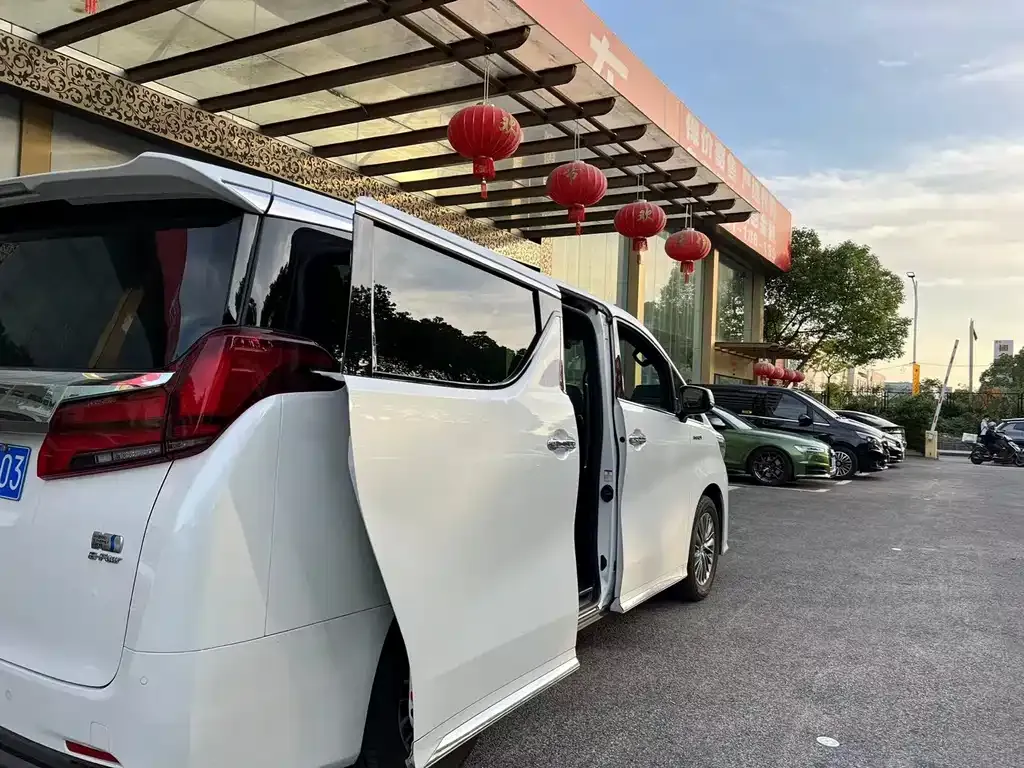 Toyota Alphard 2022 из CN, фото 4