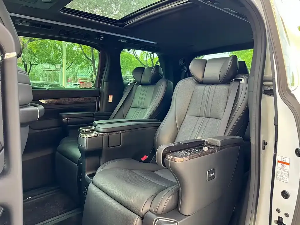 Toyota Alphard 2022 из CN, фото 5