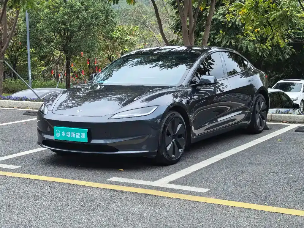 Tesla Model 3 — фото 1