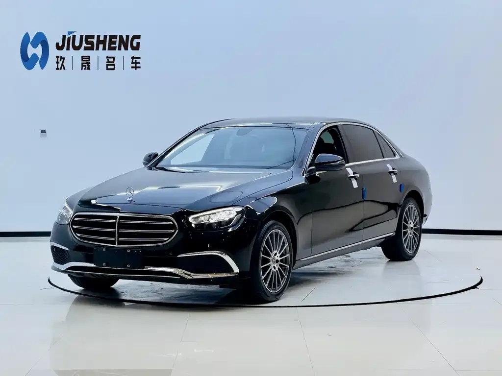 Mercedes-Benz E-Class — фото 1