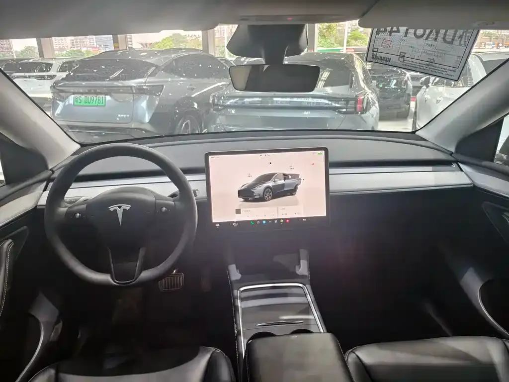 Tesla Model Y — фото 6