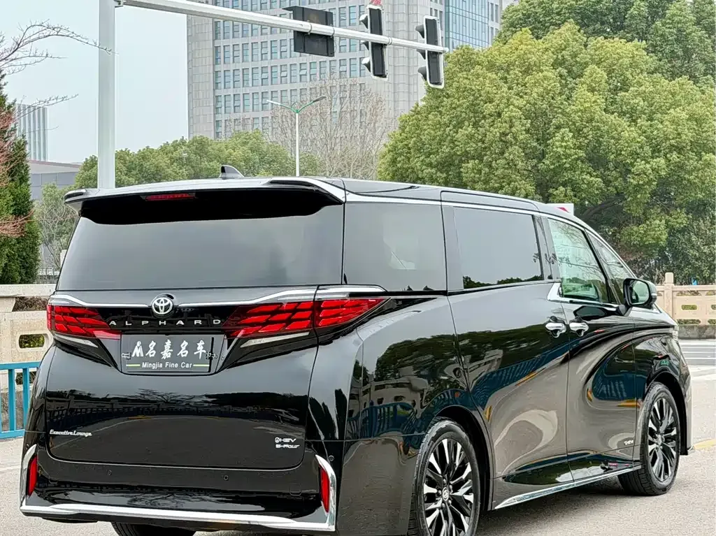 Toyota Alphard — фото 8