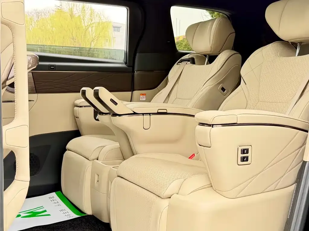 Toyota Alphard — фото 4
