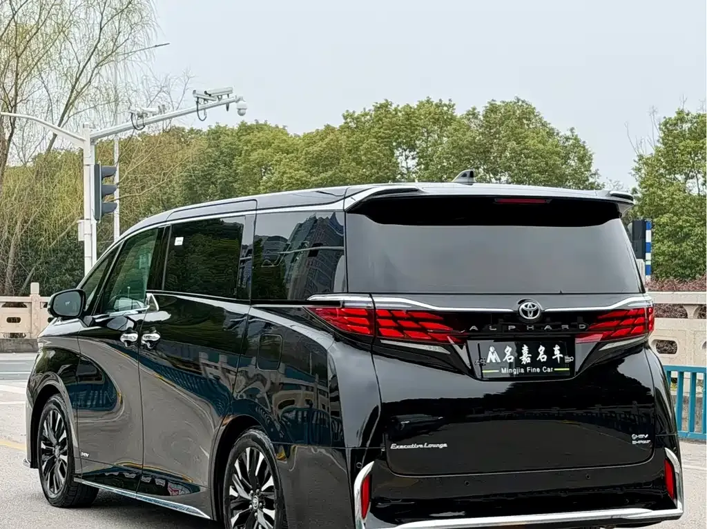 Toyota Alphard — фото 5