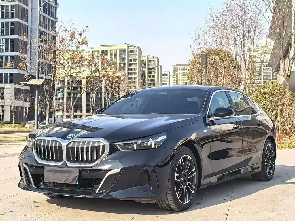 BMW 5 Series — фото 1