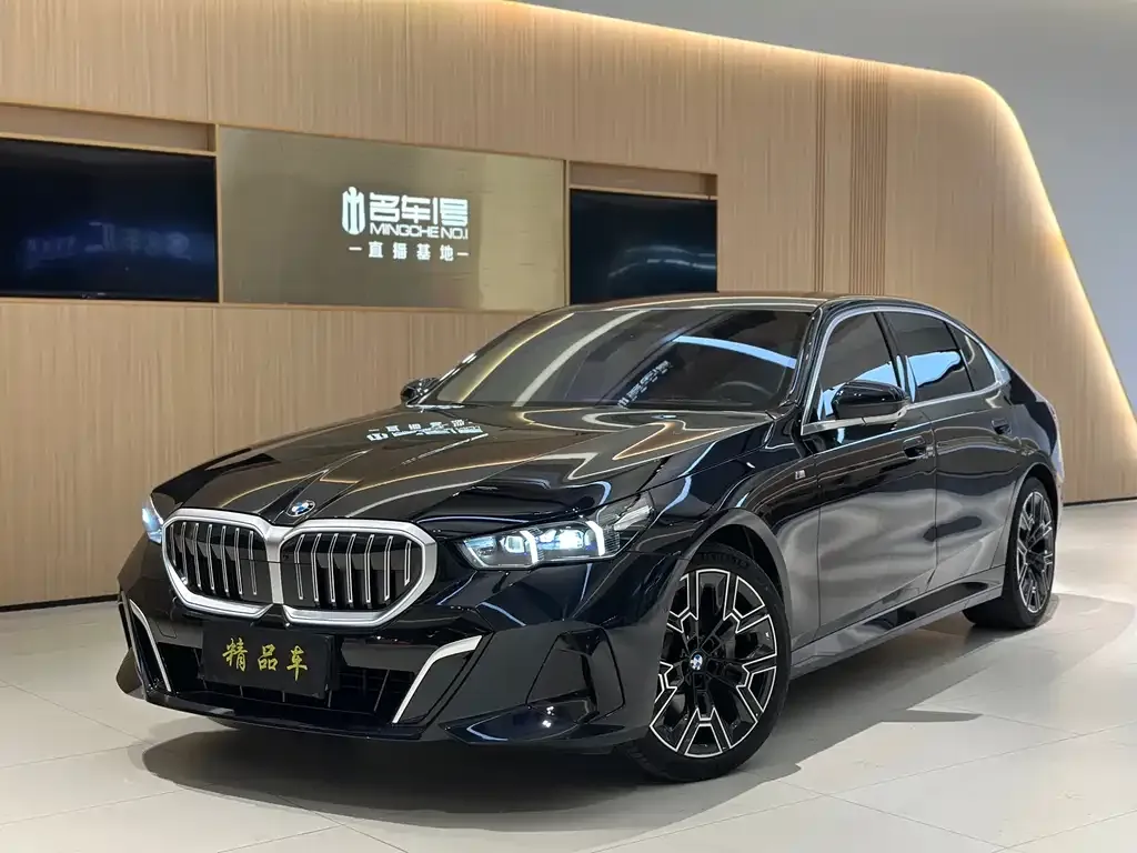 BMW 5 Series — фото 1