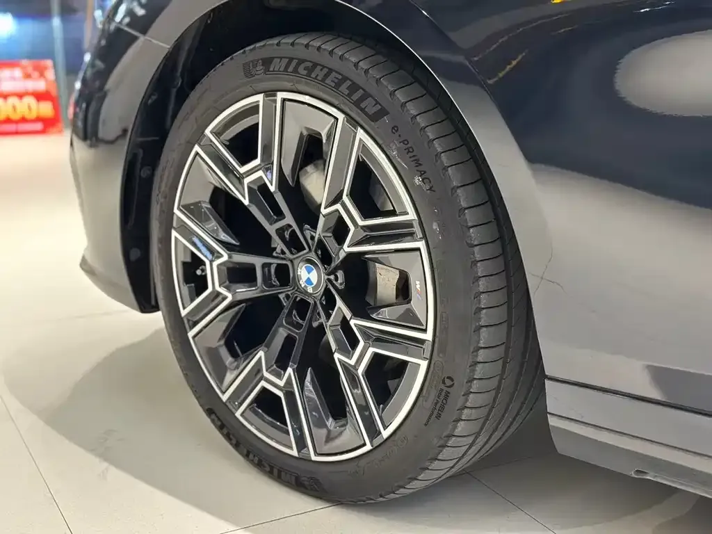 BMW 5 Series — фото 10
