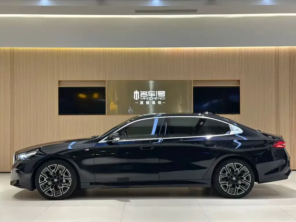 BMW 5 Series — фото 2
