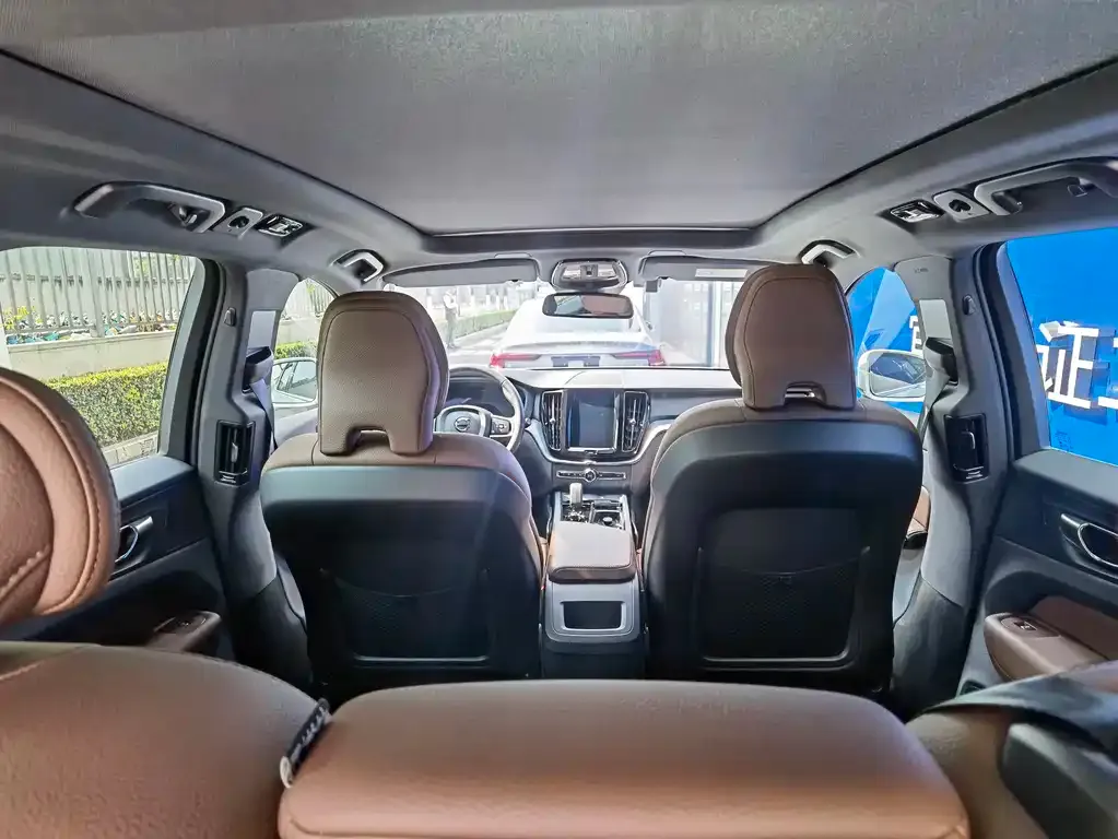 Volvo XC60 2024 из CN, фото 3