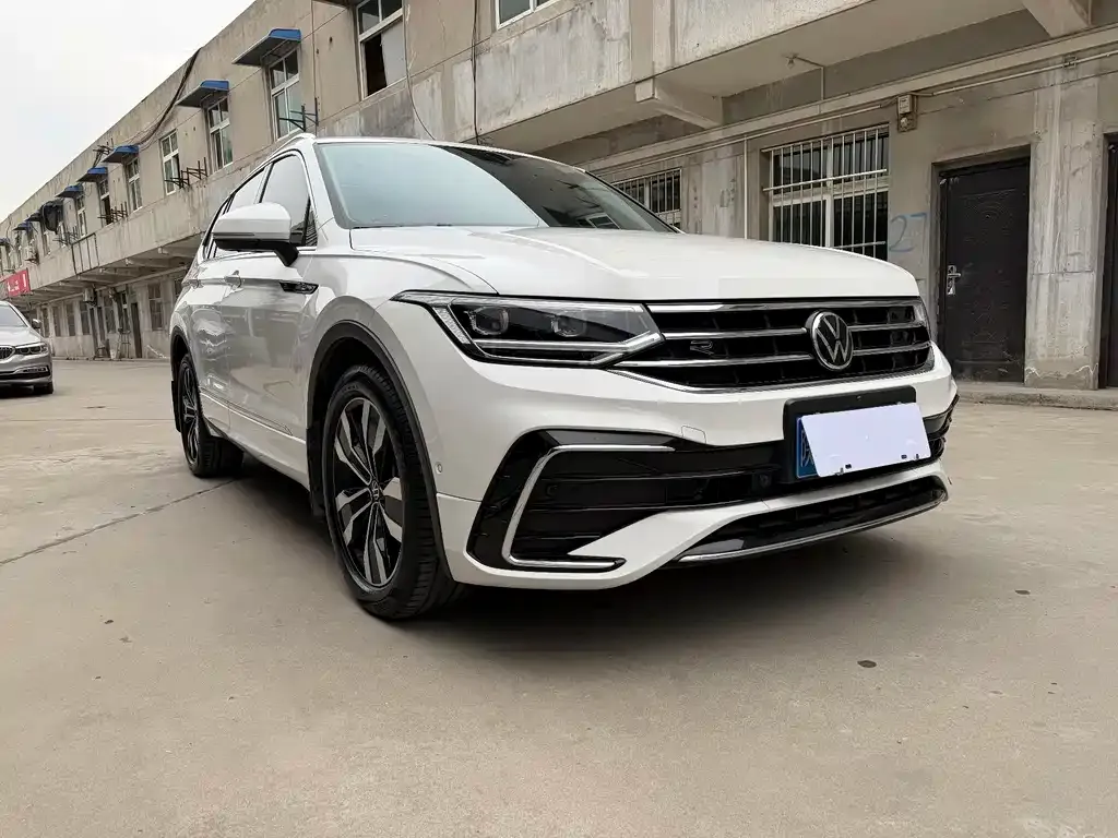 Volkswagen Tiguan L — фото 2