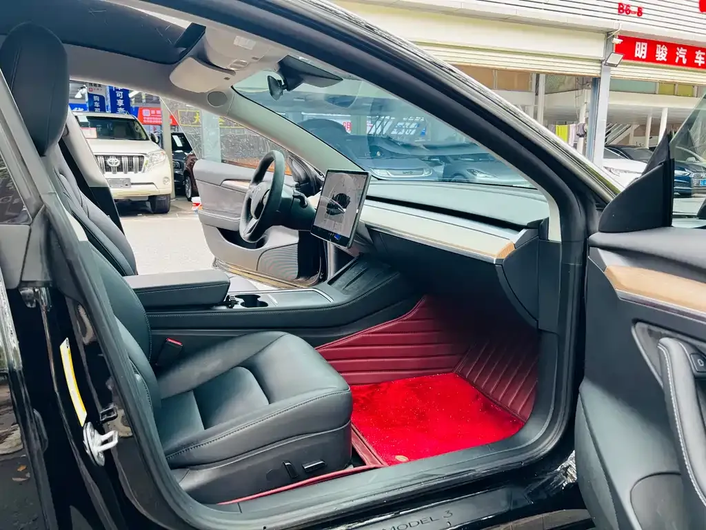 Tesla Model 3 — фото 9