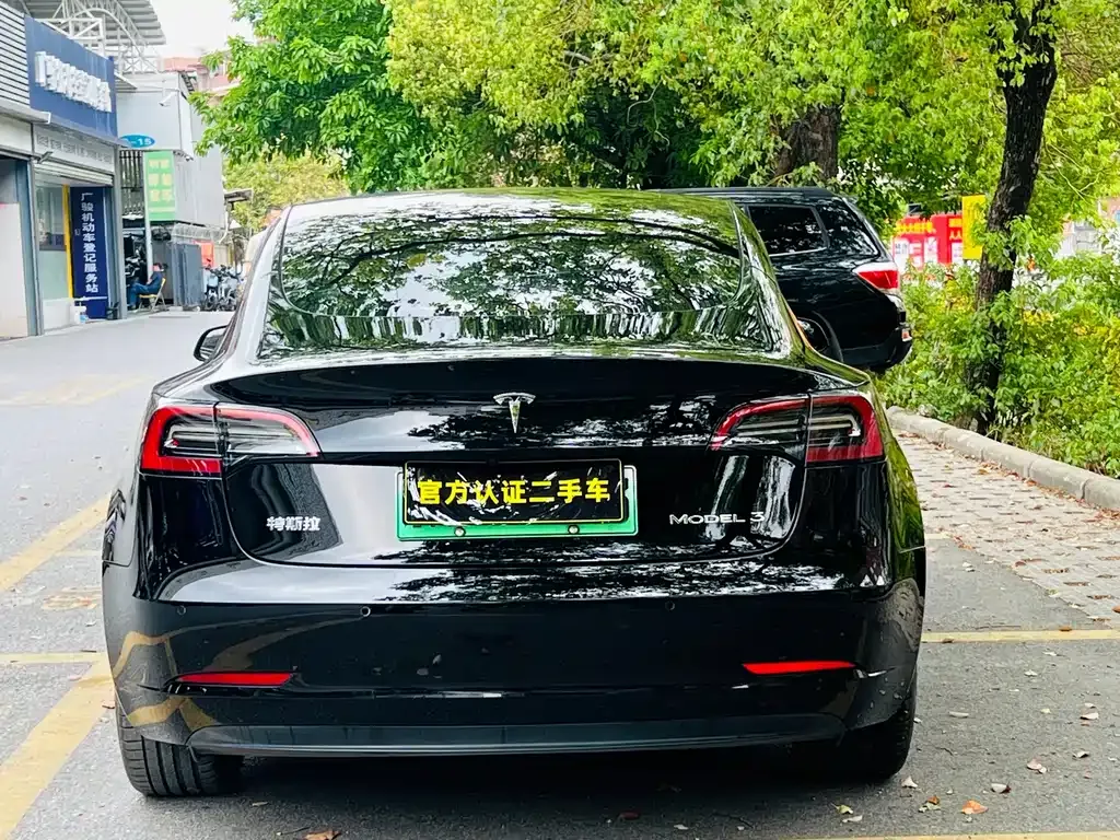 Tesla Model 3 — фото 4