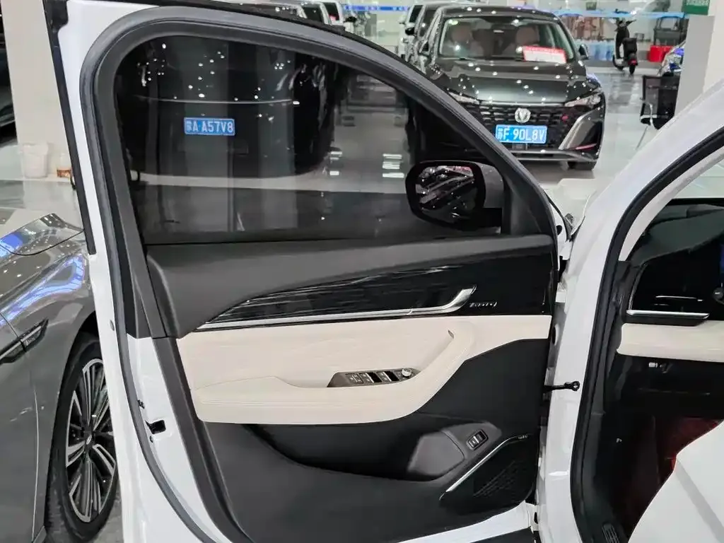 Geely Xingyue L — фото 10