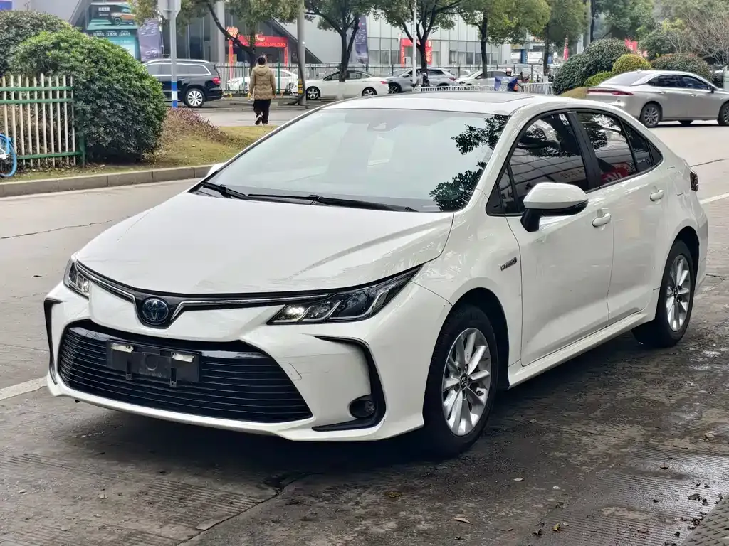 Toyota Corolla — фото 1