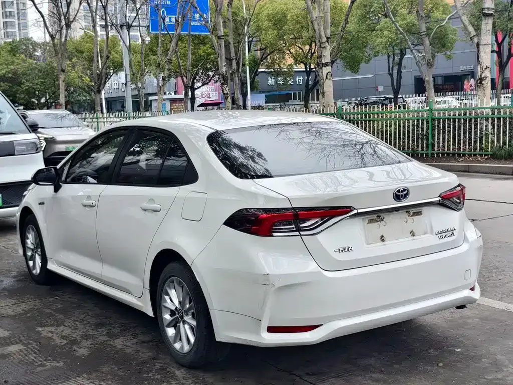 Toyota Corolla — фото 7