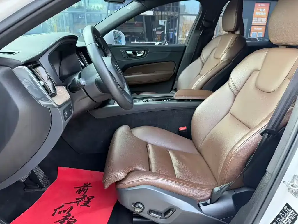Volvo XC60 2021 из CN, фото 8