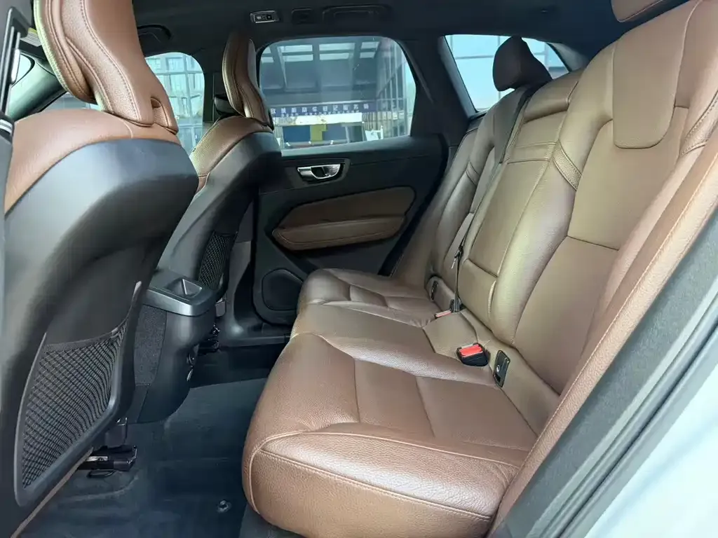 Volvo XC60 2021 из CN, фото 5