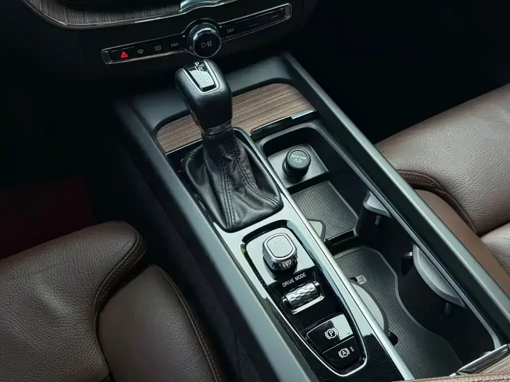 Volvo XC60 2021 из CN, фото 9