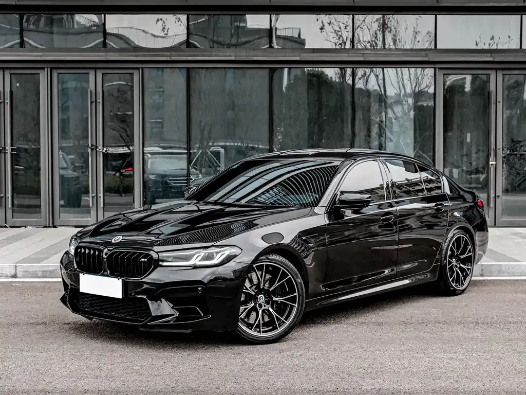 BMW M5 — фото 1