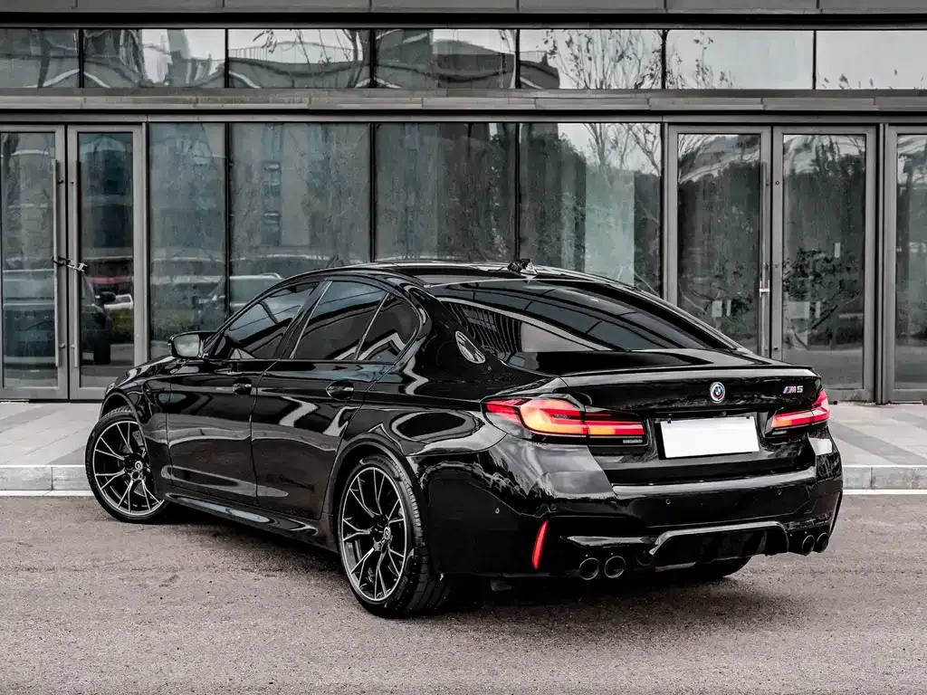 BMW M5 — фото 10