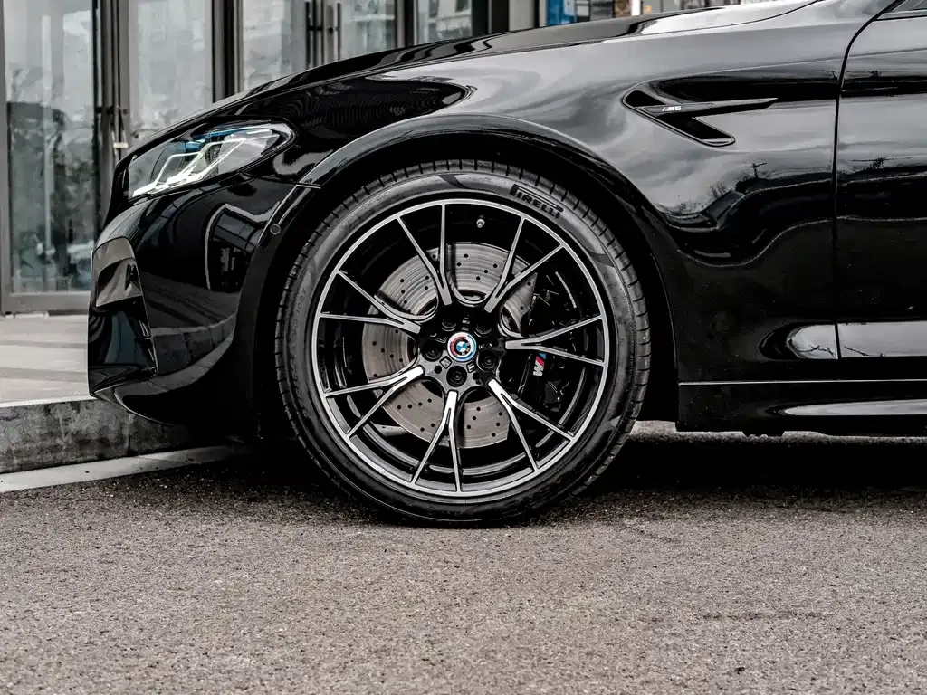 BMW M5 — фото 4