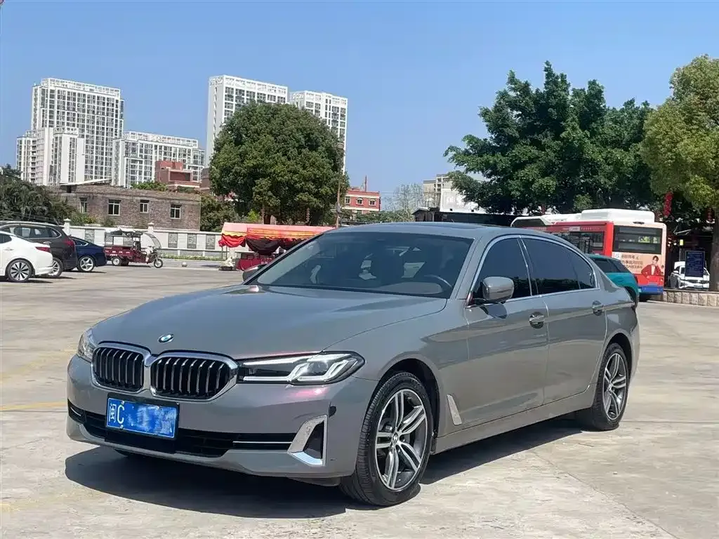 BMW 5 Series — фото 1