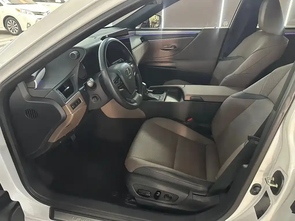 Lexus ES 2025 из CN, фото 6