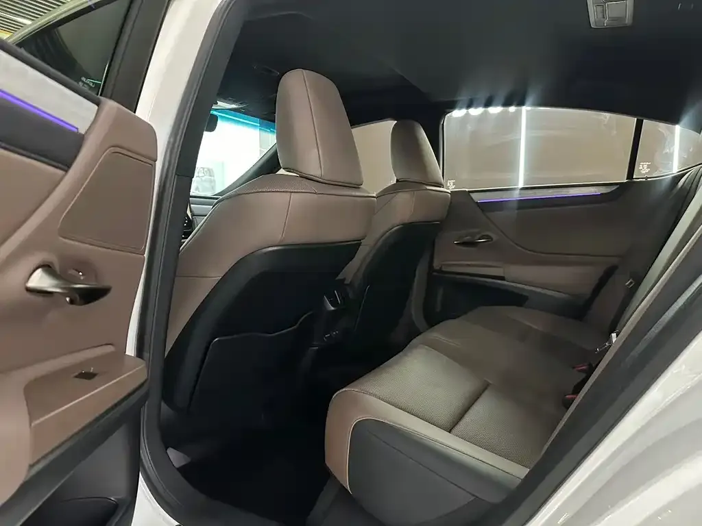 Lexus ES 2025 из CN, фото 2