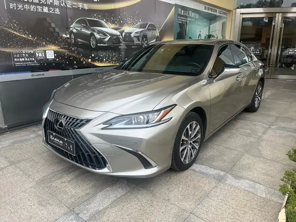 Lexus ES — фото 1