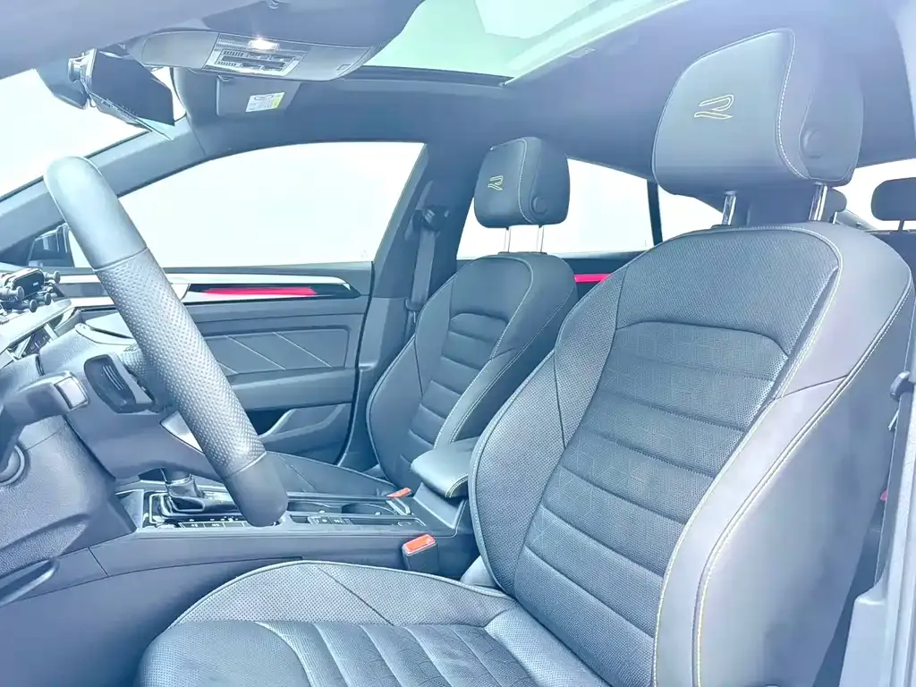 Volkswagen CC 2023 из CN, фото 7