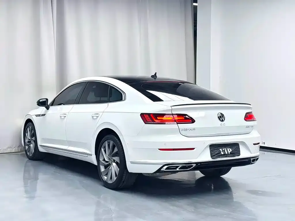 Volkswagen CC 2023 из CN, фото 2