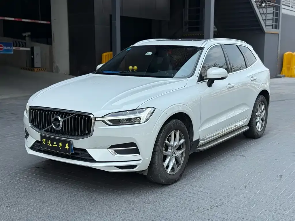 Volvo XC60 — фото 1