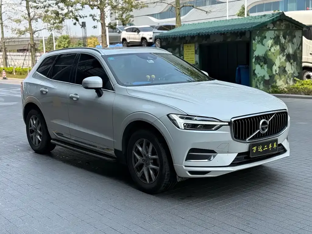 Volvo XC60 — фото 8