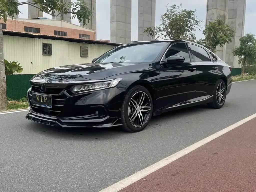 Honda Accord — фото 1