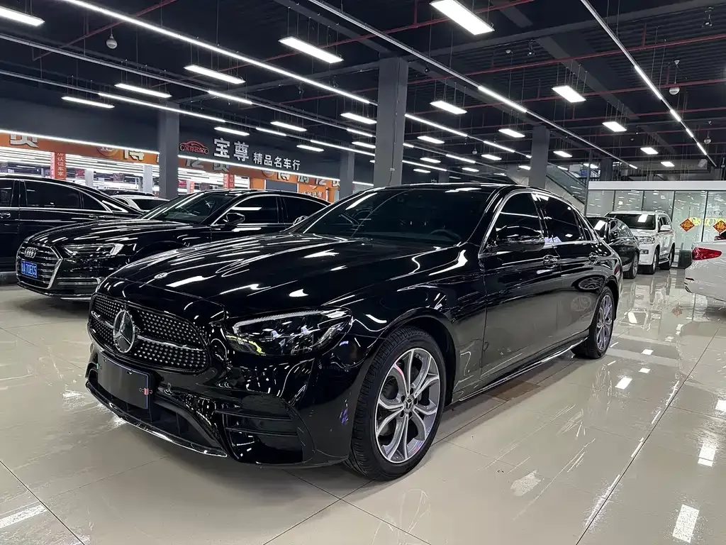 Mercedes-Benz E-Class — фото 1