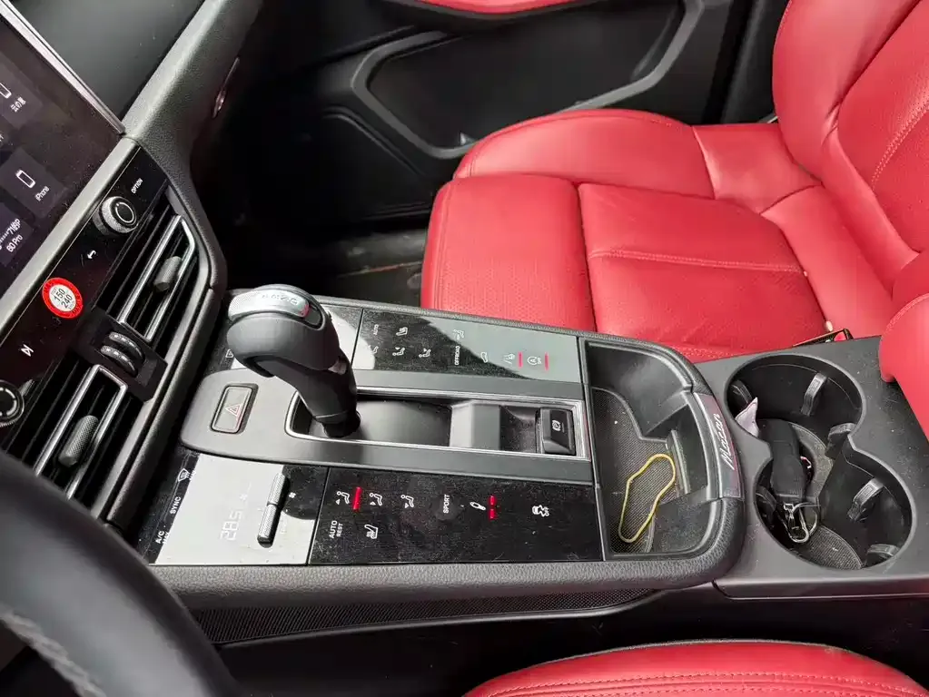 Porsche Macan 2024 из CN, фото 3