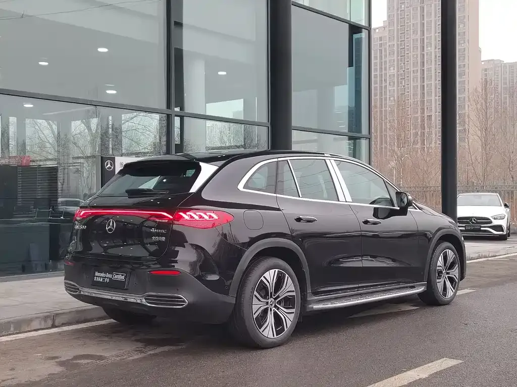 Mercedes-Benz EQE SUV — фото 7