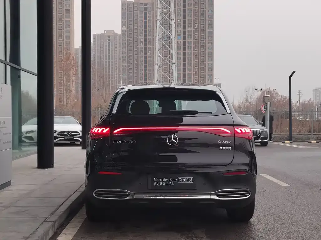 Mercedes-Benz EQE SUV — фото 3
